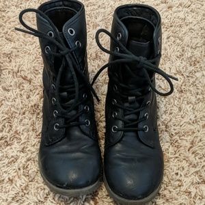 6/25 🌺SALE Girls Black lace up boots 13